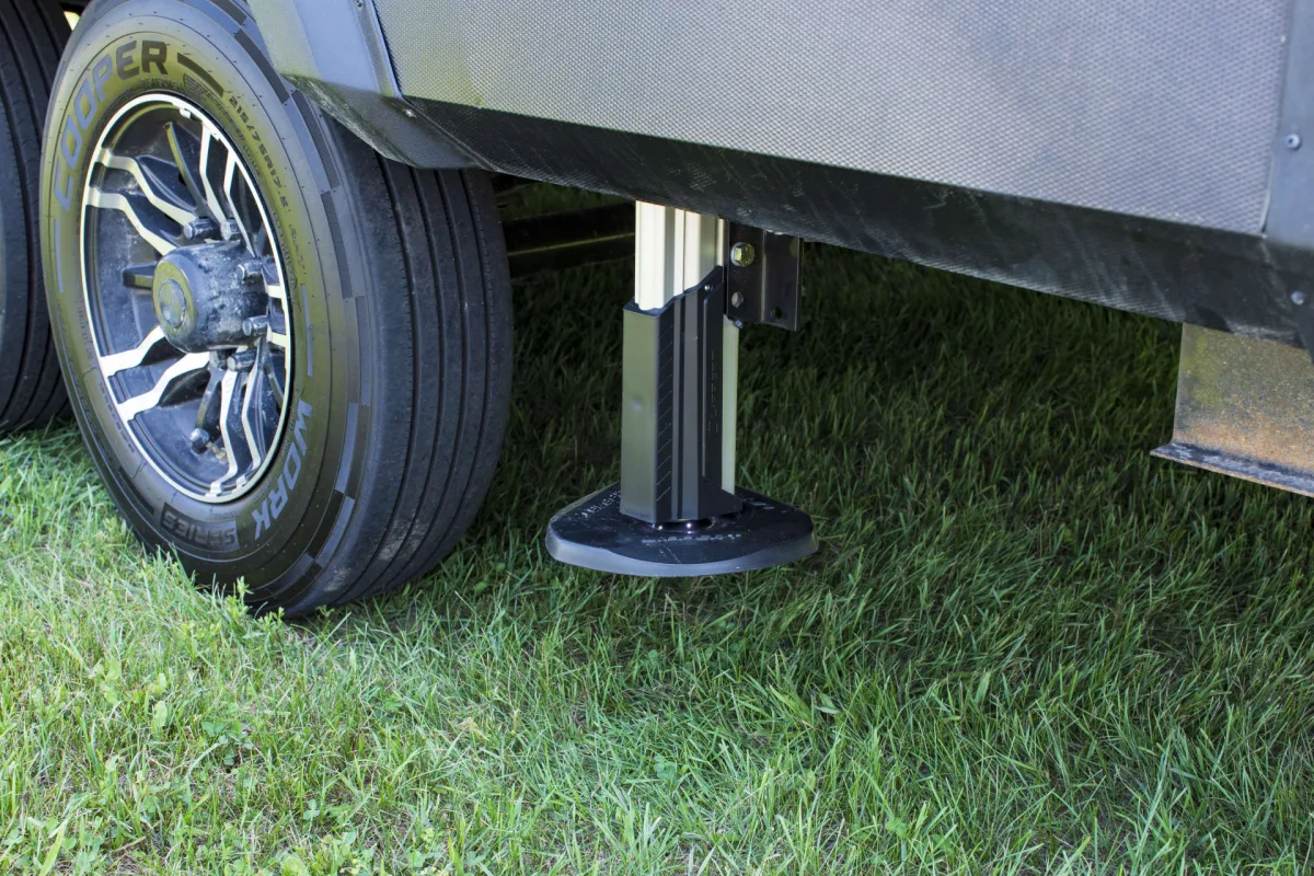 Stabilizer jack and leveling pad under a travel trailer